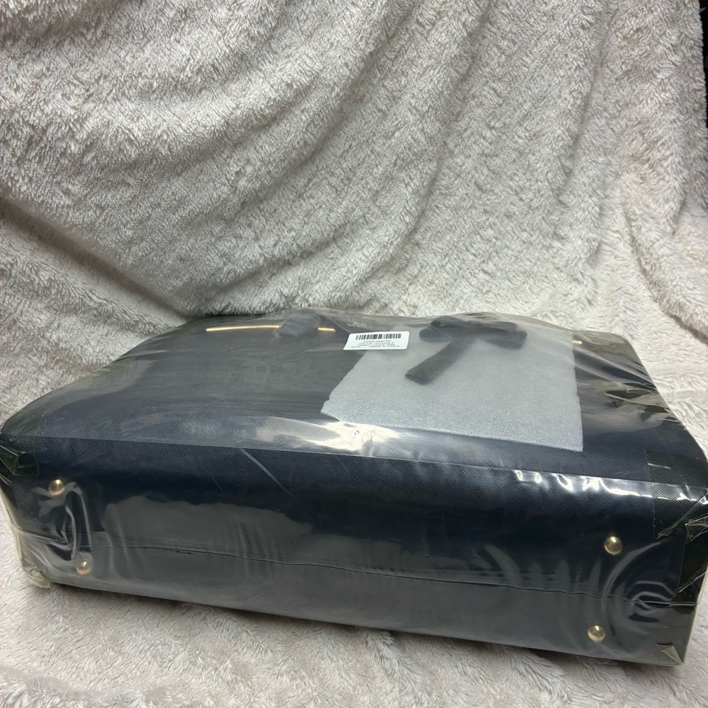 Matein Laptop Tote with USB Port AND small zippered accessory bag. - Picture 4 of 16